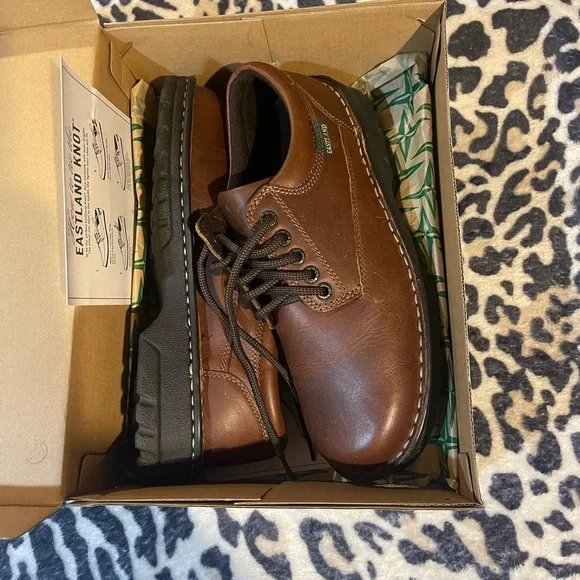 New in box! Eastland Plainview brown lace up shoes. Size 10. - Picture 3 of 5